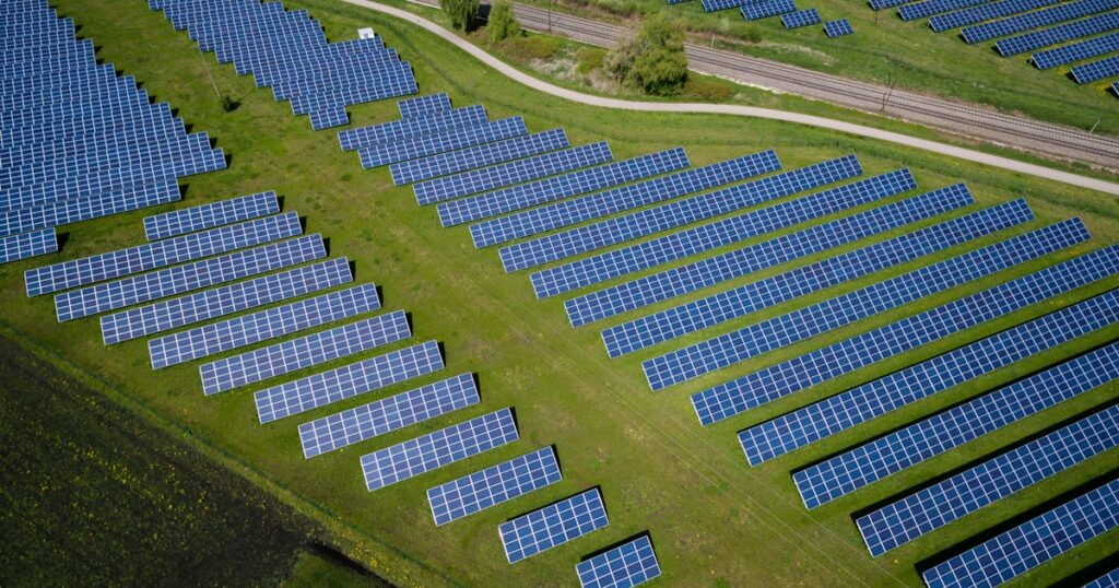 pju solar panel - Cara Kerja PJU Solar Panel All-in-One untuk Jalan Kota dan Desa